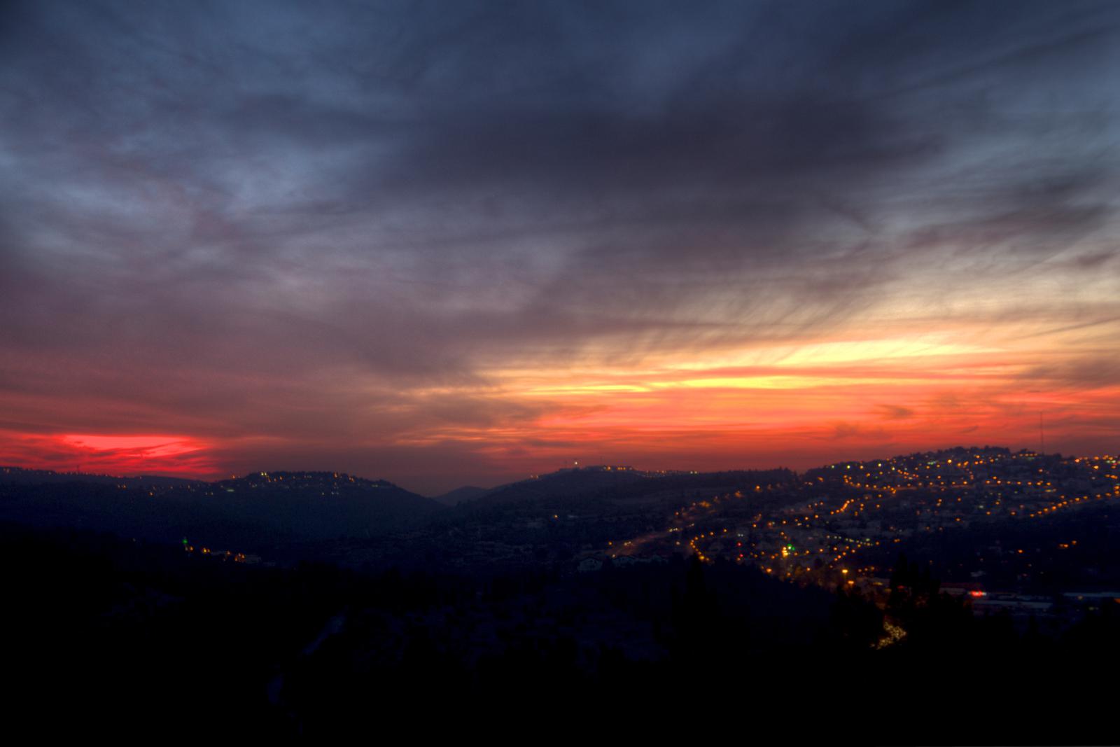 Sunset: Mevesseret-Tsiyon
